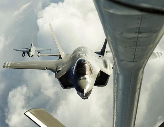 F-35��(zh��n)�C�r��׃�Î׺��cF-22A��(zh��n)�C�r��������