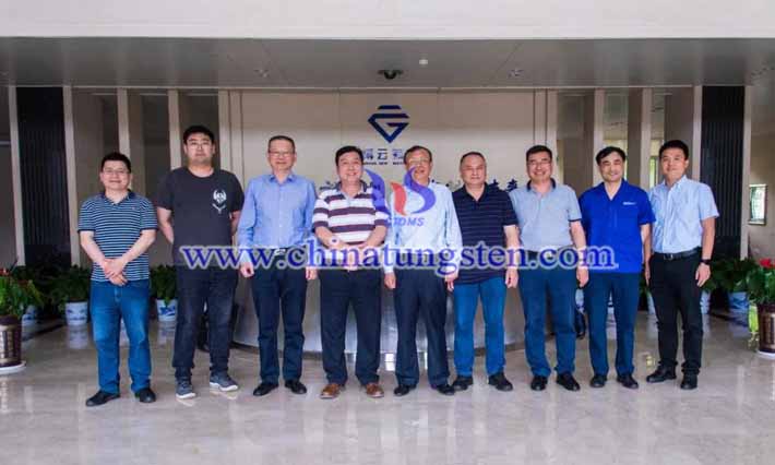 鎢協(xié)會(huì)長(zhǎng)到長(zhǎng)沙科研單位、高校及企業(yè)調(diào)研圖片