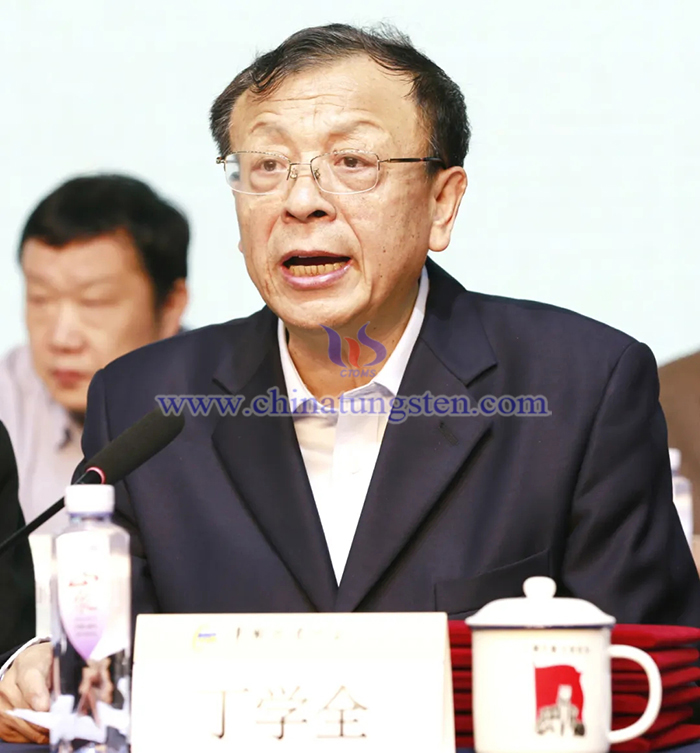 丁學(xué)全作理事會工作報告《新起點、新?lián)?dāng)、新作為，奮力開創(chuàng)鎢行業(yè)高品質(zhì)發(fā)展新局面》