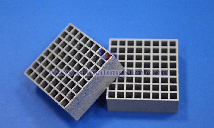 中鎢線上鎢合金準(zhǔn)直器圖片