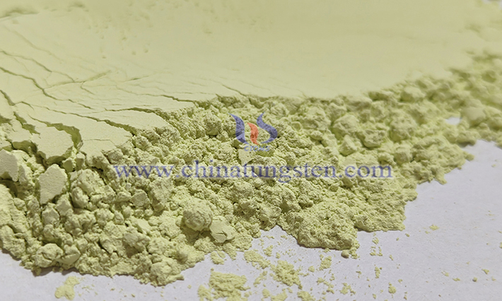 エネルギー効率の高い建築用ガラス用の黃色酸化タングステン