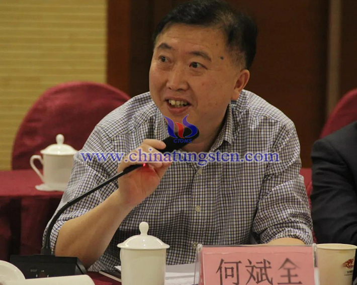 中國鎢業(yè)協(xié)會主席團(tuán)主席，湖南柿竹園有色金屬有限責(zé)任公司黨委書記、總經(jīng)理何斌全