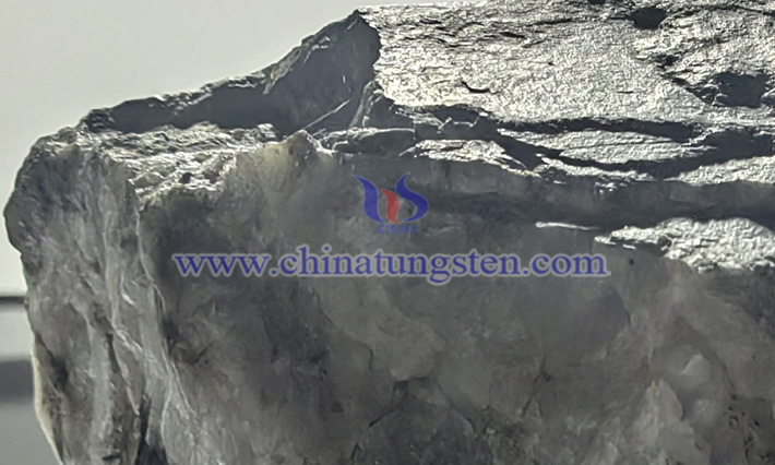 中鎢智造黑鎢礦圖片